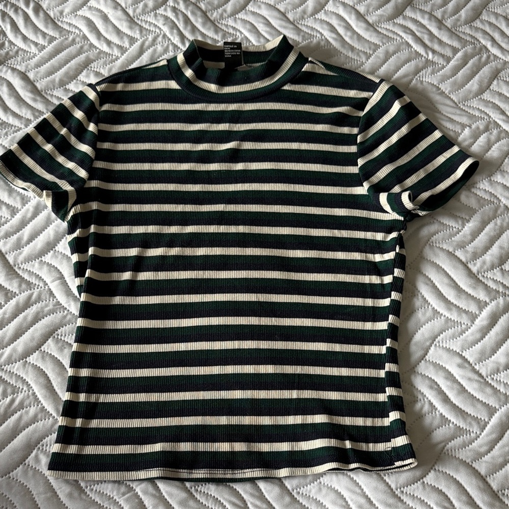 Forever 21 Black and Cream Striped Short Sleeve Tee